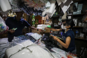 Dampak Perang Timur Tengah Menjalar, ID Food Hadapi Kelangkaan Kemasan Plastik