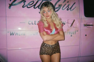 Kontroversi Sabrina Carpenter di Coachella 2026, Sebut Fans yang “Yodel” Aneh